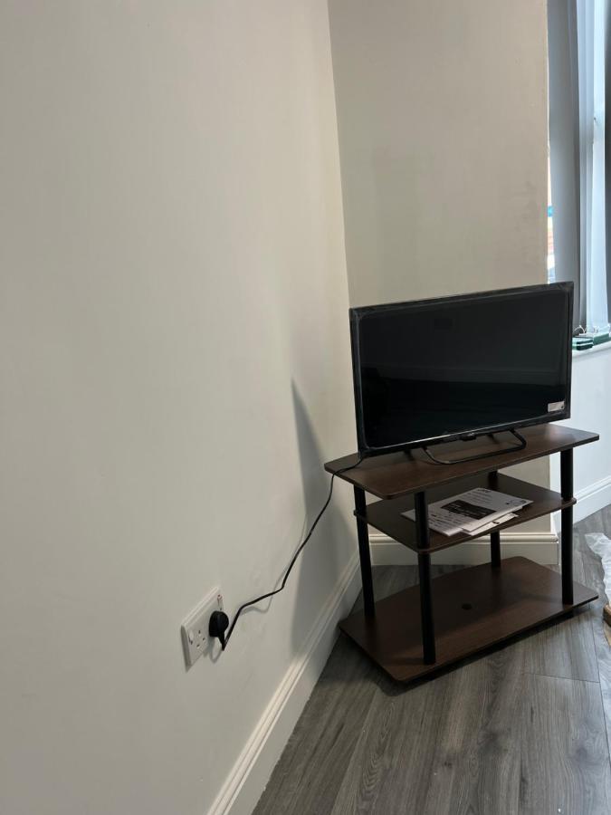 Burleigh House - 3 Bed House Apartment *